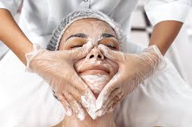 La limpieza facial profunda elimina impurezas, células muertas y exceso de grasa, dejando tu piel fresca, suave y revitalizada 💆‍♀️💆‍♂️

💎 Beneficios:

✔️ Limpia en profundidad
✔️ Reduce puntos negros y acné
✔️ Mejora la textura de la piel
✔️ Aporta luminosidad inmediata
✔️ Favorece la absorción de activos

🔬 Incluye:

• Higiene completa
• Exfoliación
• Extracciones
• Alta frecuencia o aparatología
• Máscara descongestiva
• Hidratación final